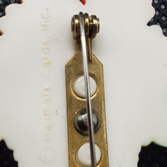 Vintage Hallmark Basket of Flowers Brooch - Picture 5 of 5